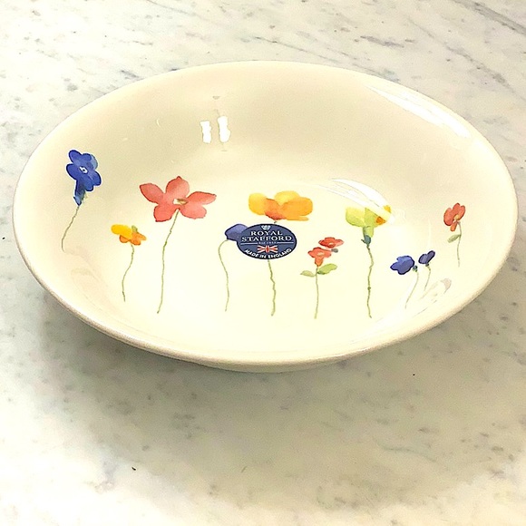 ROYAL STAFFORD SCARTTERED FLOWERS PASTA BOWL 9 INCH NEW ENGLAND - Picture 2 of 7